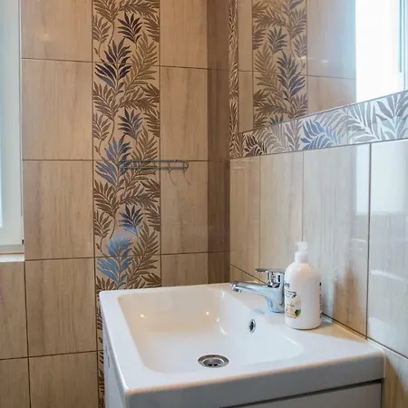 Popieluszki 8, Blisko Centrum, Praking Gratis, 50 Metrow Od Letnich Basenow